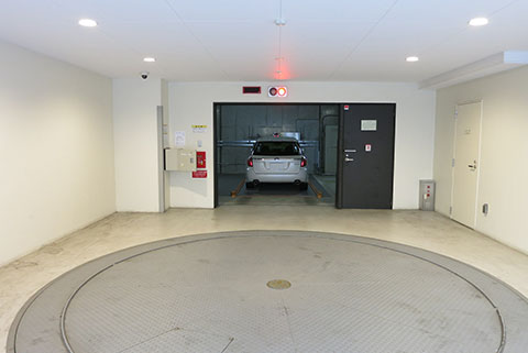 エレベーター方式の駐車場