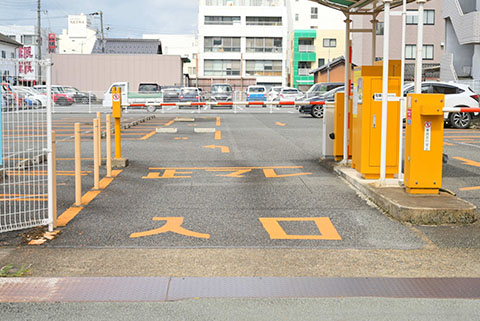 キャッシュレス決済もできる駐車場